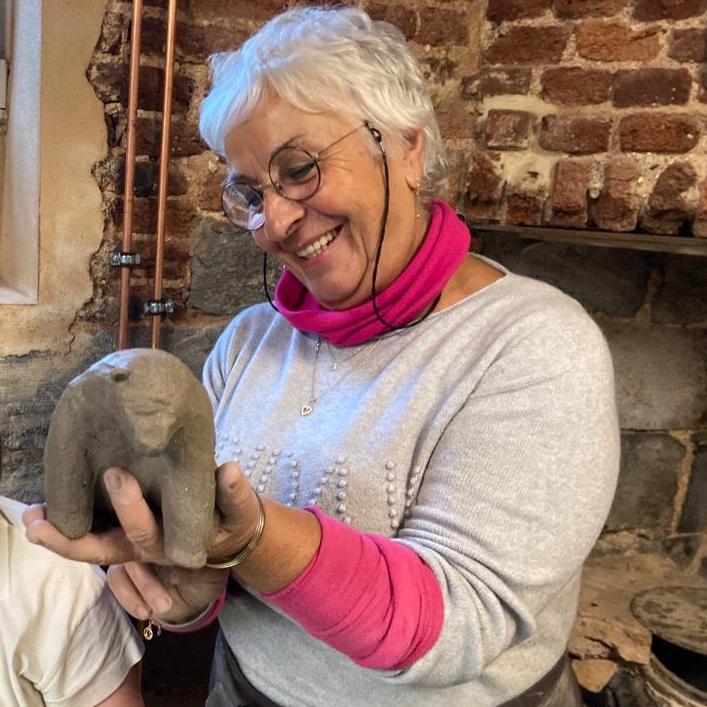 Atelier terre avec Lina Villanucci les lundis de 14h à 17h dès le 8/1